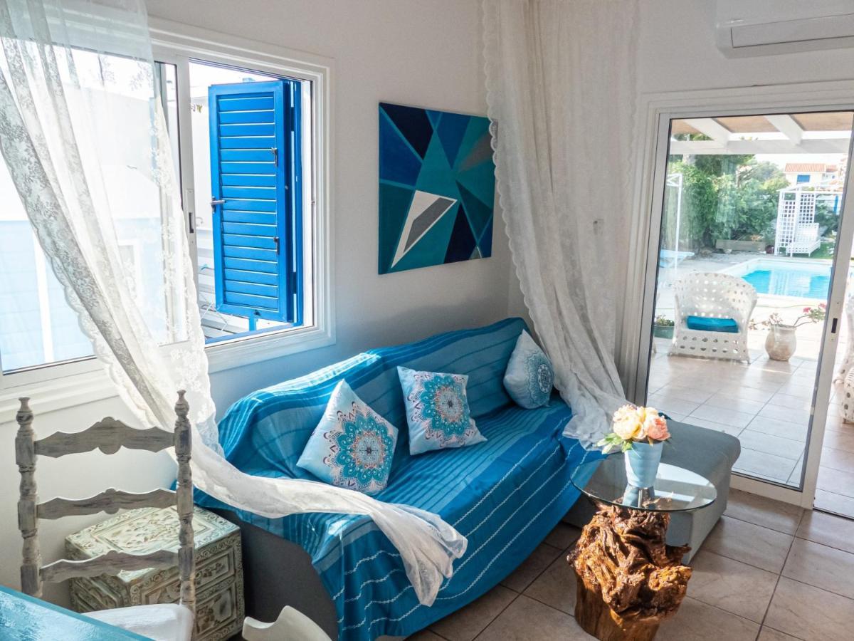 Greek Island Style 2 Bedroom Villa With Pool Next To The Sea Larnaca Exteriér fotografie