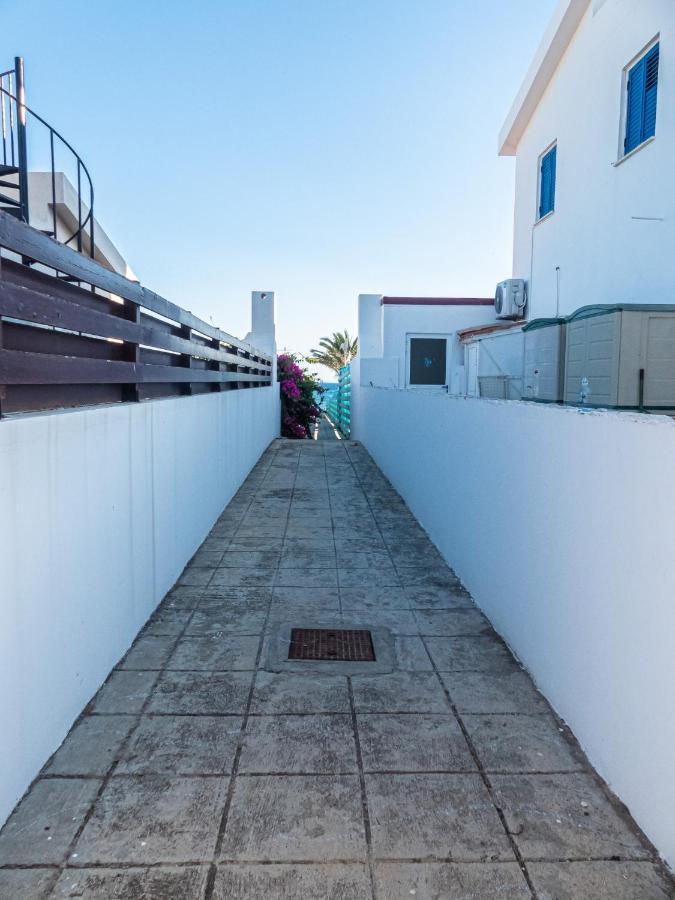 Greek Island Style 2 Bedroom Villa With Pool Next To The Sea Larnaca Exteriér fotografie